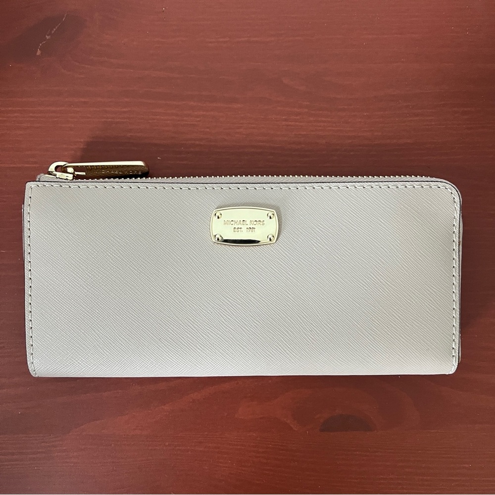 Michael Kors Large Jet Set Travel Zip Wallet